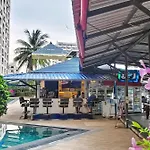 อพาร์ทเม้น 5分钟到海边 市中心 全新房 全新泳池 自助锁 网络电视 阳台 私人洗衣机 可两房联订 *