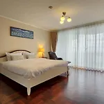 Beachfront 3br With Ocean-view Balcony *