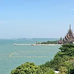 อพาร์ทเม้น Beachfront 3br With Ocean-view Balcony Pattaya