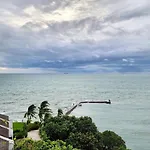 อพาร์ทเม้น Beachfront 3br With Ocean-view Balcony Pattaya
