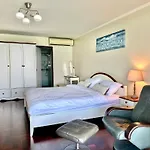 Beachfront 3br With Ocean-view Balcony *