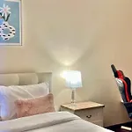 อพาร์ทเม้น Beachfront 3br With Ocean-view Balcony *