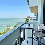 อพาร์ทเม้น Beachfront 3br With Ocean-view Balcony