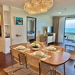 อพาร์ทเม้น Beachfront 3br With Ocean-view Balcony Pattaya