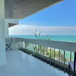 Beachfront 3Br Condo With Ocean-View Balcony