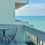 Beachfront 3Br Condo With Ocean-View Balcony