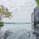อพาร์ทเม้น Edge Luxury *