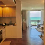 Beachfront 3br With Ocean-view Balcony