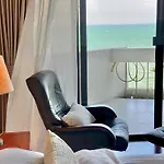 Beachfront 3br With Ocean-view Balcony อพาร์ทเม้น Pattaya