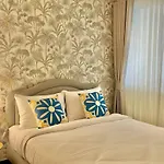 Beachfront 3br With Ocean-view Balcony