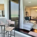 Beachfront 3br With Ocean-view Balcony อพาร์ทเม้น Pattaya