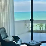 Beachfront 3br With Ocean-view Balcony Pattaya
