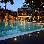 Birds And Bees Resort
