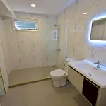 Fiscus 3 Bedrooms With Private Pool.
