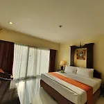 Palette Luxe North Hotel