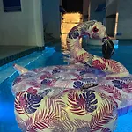 Monalisa Pararise Pool *