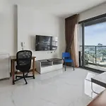 วันหยุดที่บ้าน Luxury Large One Bedroom Seaview Serviced At Wongamat, *