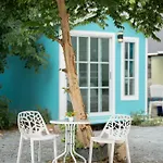 Urbannest Hostel *