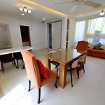 Fiscus 3 Bedrooms With Private Pool. วิลล่า *
