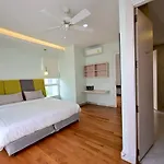 Fiscus 3 Bedrooms With Private Pool. วิลล่า Pattaya