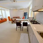 Fiscus 3 Bedrooms With Private Pool. *