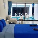 Monalisa Pararise Pool Homestay *
