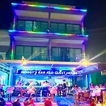 Moggy S Bar And Guest House