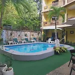 Phratamnak Inn Hotel & Guesthouse - 100 Mtr From The Beach