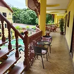 Phratamnak Inn Hotel & Guesthouse - 100 Mtr From The Beach