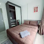 The Base Pool View Fast Wifi 5 Min Walk To By Lees อพาร์ทเม้น *