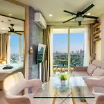 Rare Panoramic Sea, & Mountain Views - Xxl Balcony - 1gbps Blazing Fast Free Wifi - Pool - Gym - Pool Table - Steam - Sauna - Bar อพาร์ทเม้น