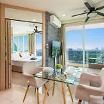 อพาร์ทเม้น Rare Panoramic Sea, & Mountain Views - Xxl Balcony - 1gbps Blazing Fast Free Wifi - Pool - Gym - Pool Table - Steam - Sauna - Bar *
