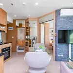 อพาร์ทเม้น Rare Panoramic Sea, & Mountain Views - Xxl Balcony - 1gbps Blazing Fast Free Wifi - Pool - Gym - Pool Table - Steam - Sauna - Bar *