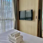 City Garden Olympus Condo With Balcony Washing Machine