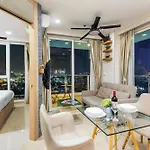 อพาร์ทเม้น Rare Panoramic Sea, & Mountain Views - Xxl Balcony - 1gbps Blazing Fast Free Wifi - Pool - Gym - Pool Table - Steam - Sauna - Bar Pattaya