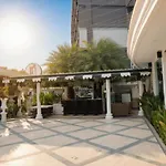 Olympus City Garden E810 Top Floor Condo