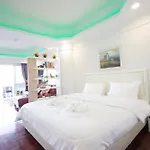 Sky View Apartment *
