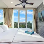อพาร์ทเม้น Rare Panoramic Sea, & Mountain Views - Xxl Balcony - 1gbps Blazing Fast Free Wifi - Pool - Gym - Pool Table - Steam - Sauna - Bar