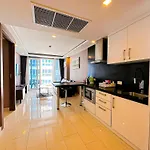 อพาร์ทเม้น Grand Avenue By Monthstayz Thailand