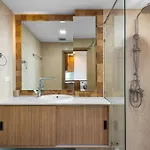 Rare Panoramic Sea, City & Mountain Views - Xxl Balcony - 1Gbps Blazing Fast Free Wifi - Pool - Gym - Pool Table - Steam - Sauna - Bar