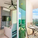 Rare Panoramic Sea, & Mountain Views - Xxl Balcony - 1gbps Blazing Fast Free Wifi - Pool - Gym - Pool Table - Steam - Sauna - Bar *