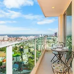 Rare Panoramic Sea, City & Mountain Views - Xxl Balcony - 1Gbps Blazing Fast Free Wifi - Pool - Gym - Pool Table - Steam - Sauna - Bar