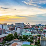 อพาร์ทเม้น Rare Panoramic Sea, & Mountain Views - Xxl Balcony - 1gbps Blazing Fast Free Wifi - Pool - Gym - Pool Table - Steam - Sauna - Bar