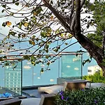 Edge Seaview Apartment *