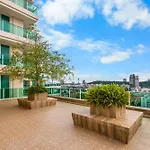 Panoramic View Tower: Garden Oasis Apartment *