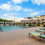 Panoramic View Tower: Garden Oasis Apartment Pattaya