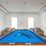 Apartment Panoramic View Tower: Garden Oasis
