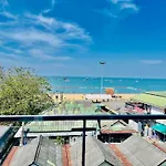 The Globe Hotel, Bar & Restaurant