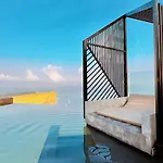 อพาร์ทเม้น Luxury Edge Seaview