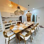 Huang Su 7 皇宿7号泳池别墅 วิลล่า Pattaya